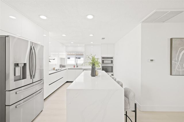 10129 4TH STREET E, Treasure Island, FL 33706