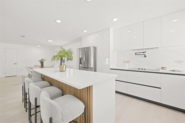 10129 4TH STREET E, Treasure Island, FL 33706