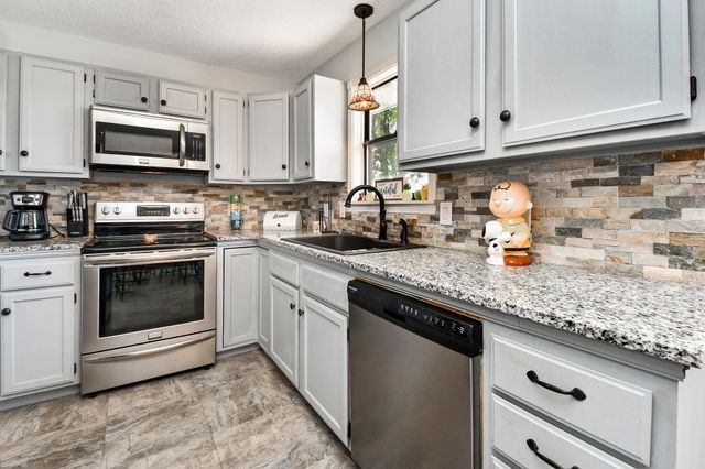 6984 West Cottonwood Road, Springfield, MO 65802