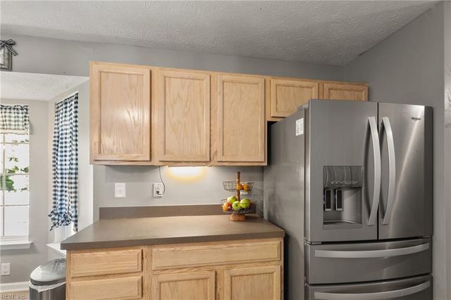 7703 Mainsail CT, Hayes, VA 23072