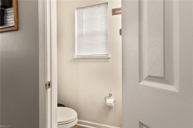 7703 Mainsail CT, Hayes, VA 23072