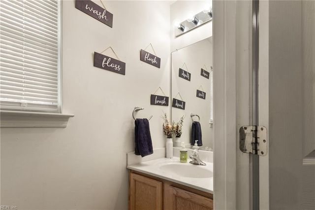7703 Mainsail CT, Hayes, VA 23072