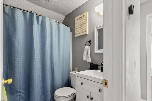 7703 Mainsail CT, Hayes, VA 23072