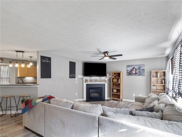 7703 Mainsail CT, Hayes, VA 23072
