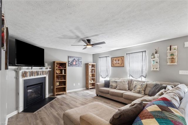 7703 Mainsail CT, Hayes, VA 23072