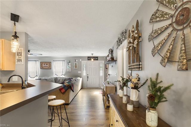 7703 Mainsail CT, Hayes, VA 23072
