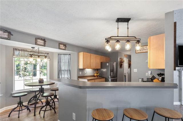 7703 Mainsail CT, Hayes, VA 23072