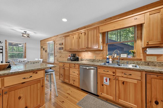 22 Kings Court, Ellijay, GA 30540