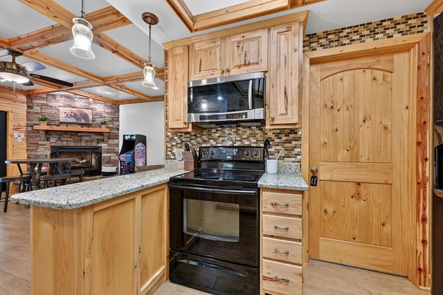 22 Kings Court, Ellijay, GA 30540