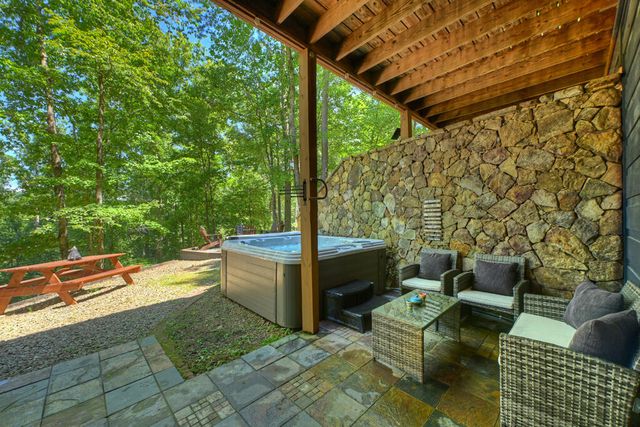 22 Kings Court, Ellijay, GA 30540