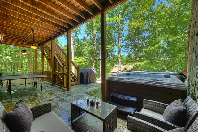22 Kings Court, Ellijay, GA 30540