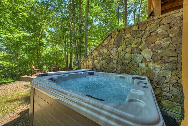 22 Kings Court, Ellijay, GA 30540
