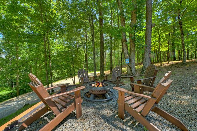 22 Kings Court, Ellijay, GA 30540