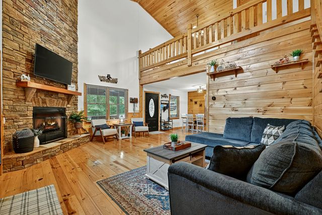 22 Kings Court, Ellijay, GA 30540
