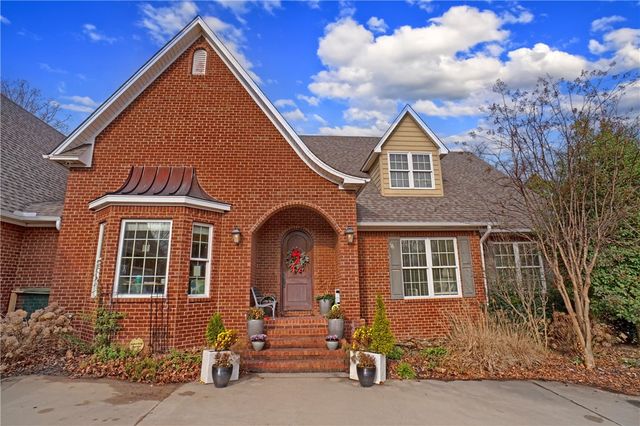 1521 Skyline Vista Court, Russellville, AR 72802