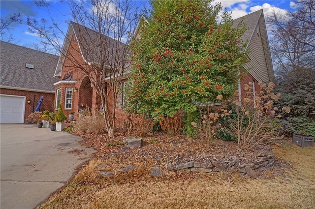 1521 Skyline Vista Court, Russellville, AR 72802