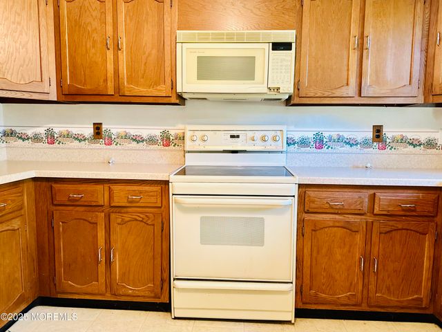 26 B Moccasin Drive B, Whiting, NJ 08759