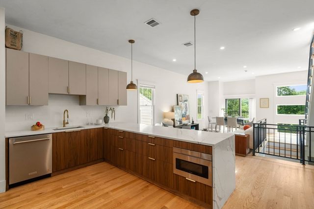 57-59 Highland Rd 59, Brookline, MA 02445