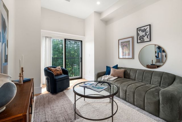 57-59 Highland Rd 59, Brookline, MA 02445