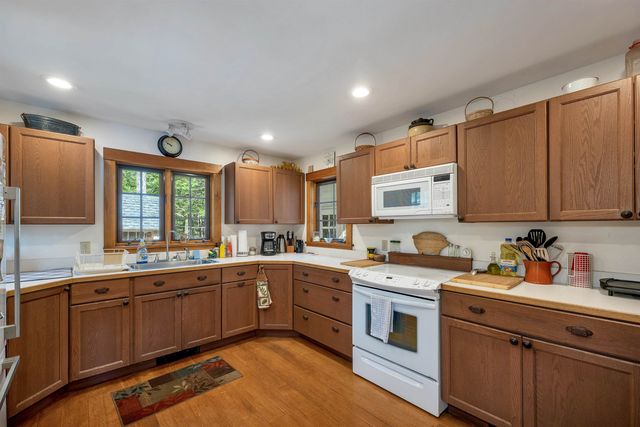 43 Howard Road, Holderness, NH 03245