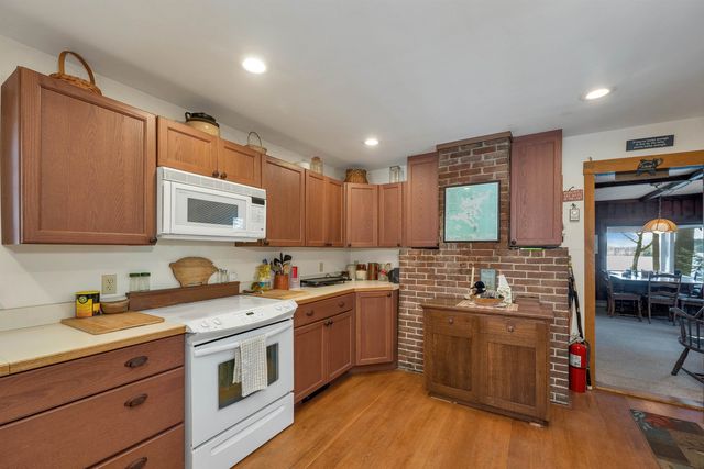 43 Howard Road, Holderness, NH 03245