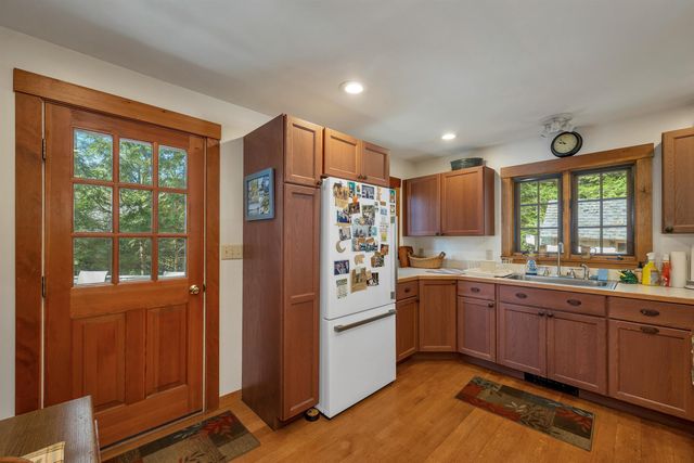 43 Howard Road, Holderness, NH 03245