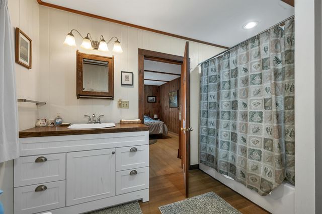 43 Howard Road, Holderness, NH 03245