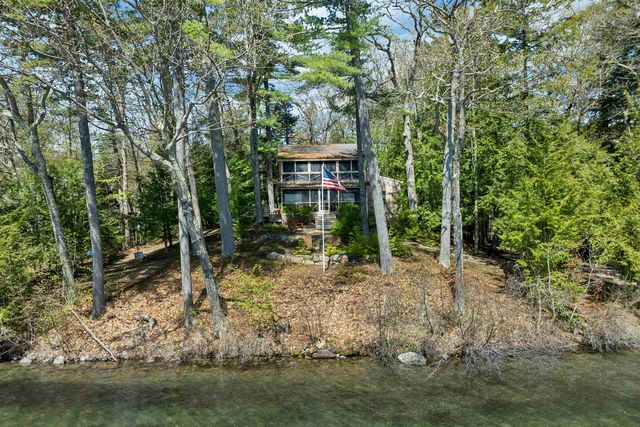 43 Howard Road, Holderness, NH 03245