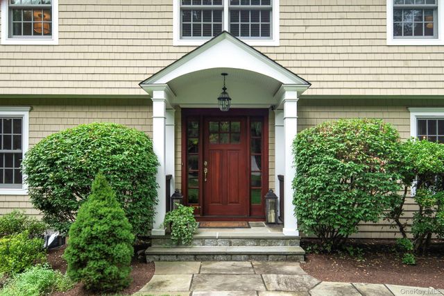 12 Suzanne Lane, Chappaqua, NY 10514