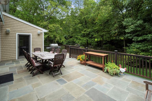 12 Suzanne Lane, Chappaqua, NY 10514