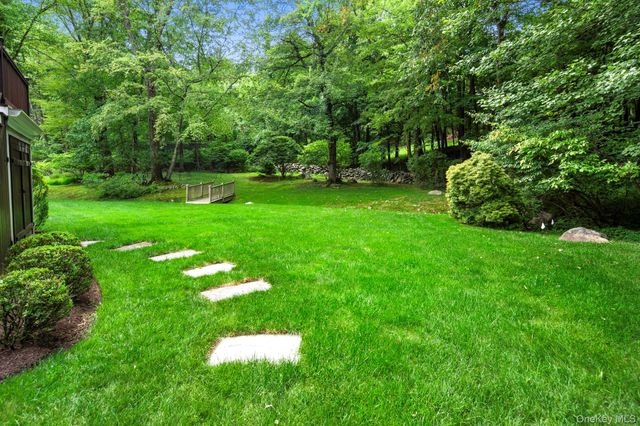 12 Suzanne Lane, Chappaqua, NY 10514