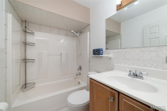 422 Barron Lane, Webster Groves, MO 63119