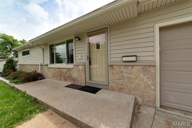 422 Barron Lane, Webster Groves, MO 63119
