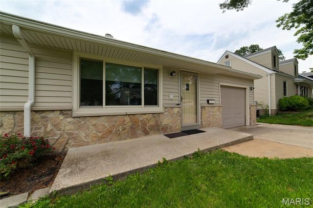 422 Barron Lane, Webster Groves, MO 63119