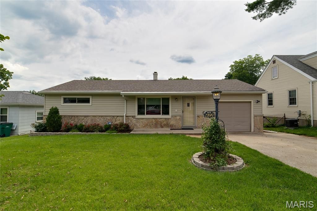422 Barron Lane, Webster Groves, MO 63119