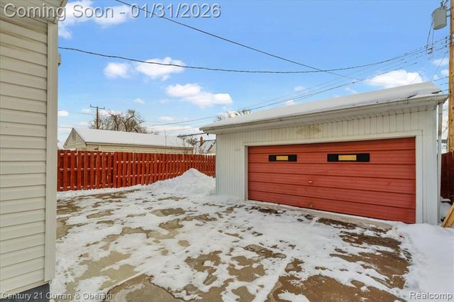 2163 Thomas Street, Lincoln Park, MI 48146