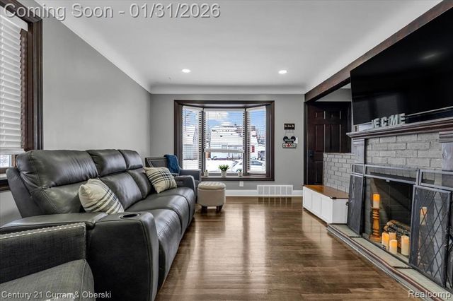 2163 Thomas Street, Lincoln Park, MI 48146