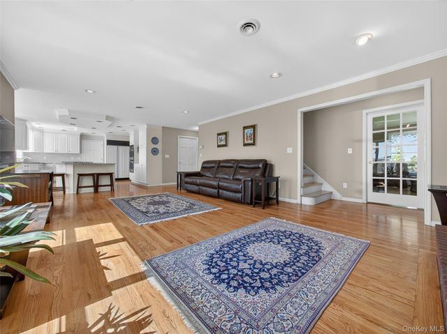 18 Almond Tree Lane, Warwick, NY 10990