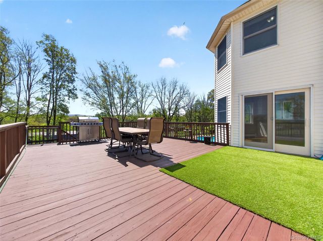 18 Almond Tree Lane, Warwick, NY 10990