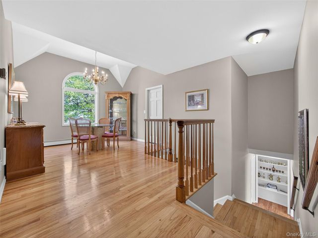 18 Almond Tree Lane, Warwick, NY 10990