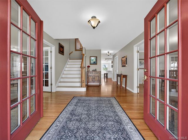 18 Almond Tree Lane, Warwick, NY 10990