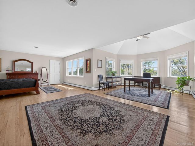 18 Almond Tree Lane, Warwick, NY 10990