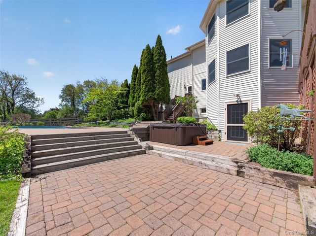 18 Almond Tree Lane, Warwick, NY 10990