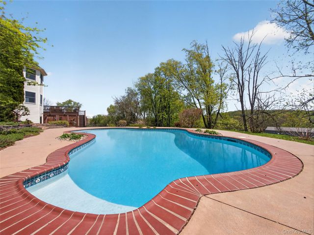18 Almond Tree Lane, Warwick, NY 10990
