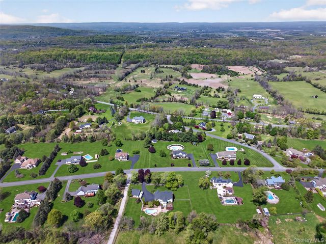 18 Almond Tree Lane, Warwick, NY 10990