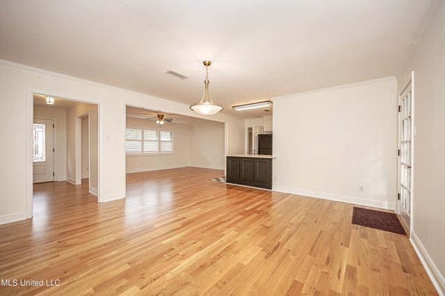 1107 Le Badine Court, Ocean Springs, MS 39564