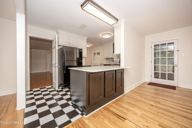 1107 Le Badine Court, Ocean Springs, MS 39564