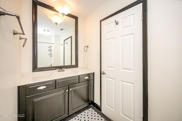 1107 Le Badine Court, Ocean Springs, MS 39564