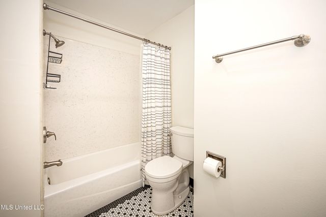 1107 Le Badine Court, Ocean Springs, MS 39564