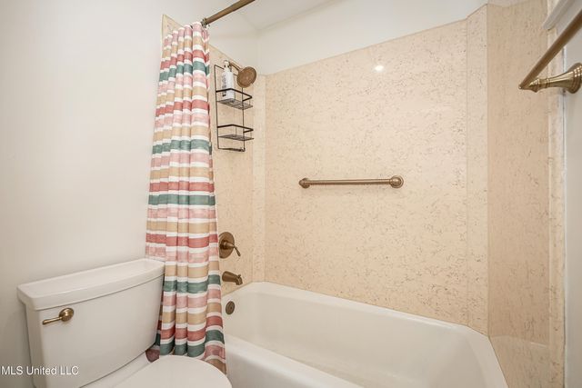 1107 Le Badine Court, Ocean Springs, MS 39564